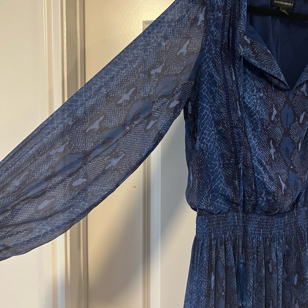 Banana Republic snake print smocked drop waist tassel tie neck mini dress - Picture 3 of 5